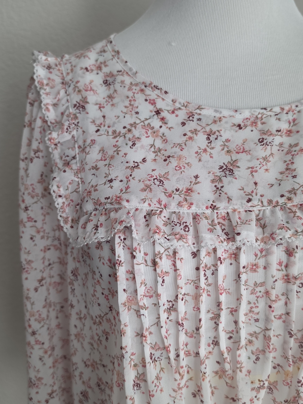 GAP Floral Ruffle Blouse - Picture 2 of 10